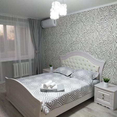 Вип 1Комн Айтиева 70 Uralsk Eksteriør billede