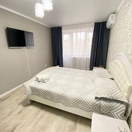 Вип 1Комн Айтиева 70 Uralsk Eksteriør billede