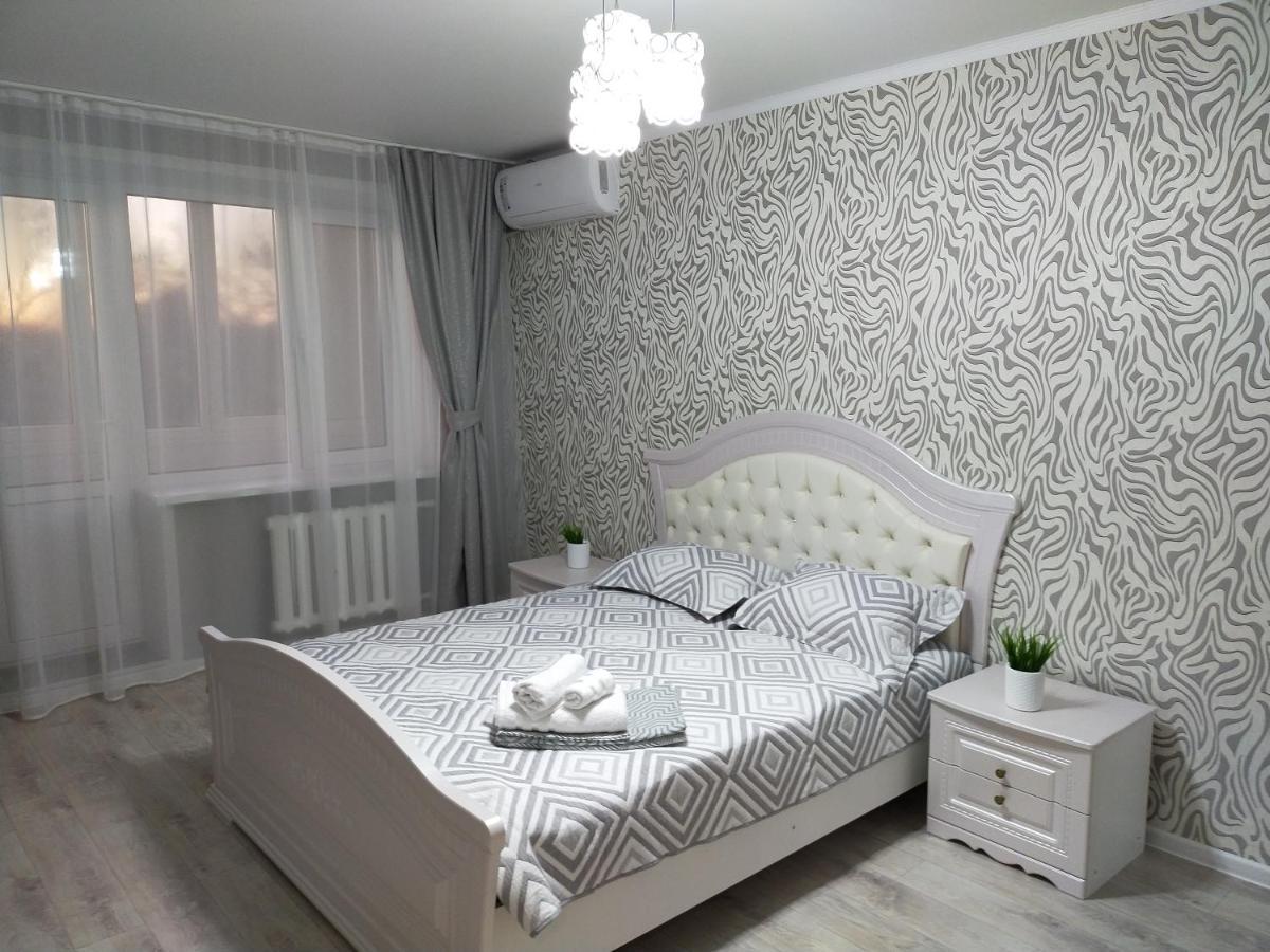 Вип 1Комн Айтиева 70 Uralsk Eksteriør billede