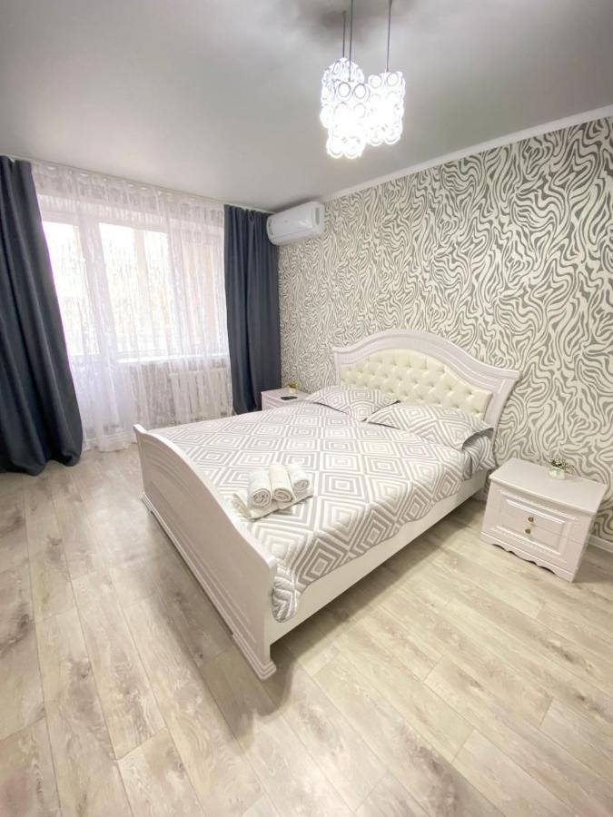 Вип 1Комн Айтиева 70 Uralsk Eksteriør billede